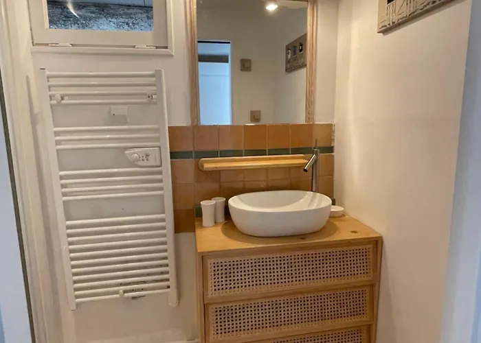 Fenetre Sur Cour * La Flotte