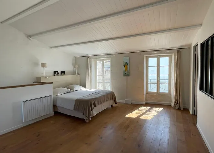 Fenetre Sur Cour Apartamento La Flotte