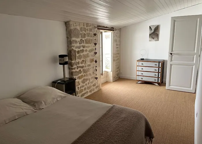 Fenetre Sur Cour Apartamento La Flotte