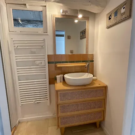 Fenetre Sur Cour * La Flotte